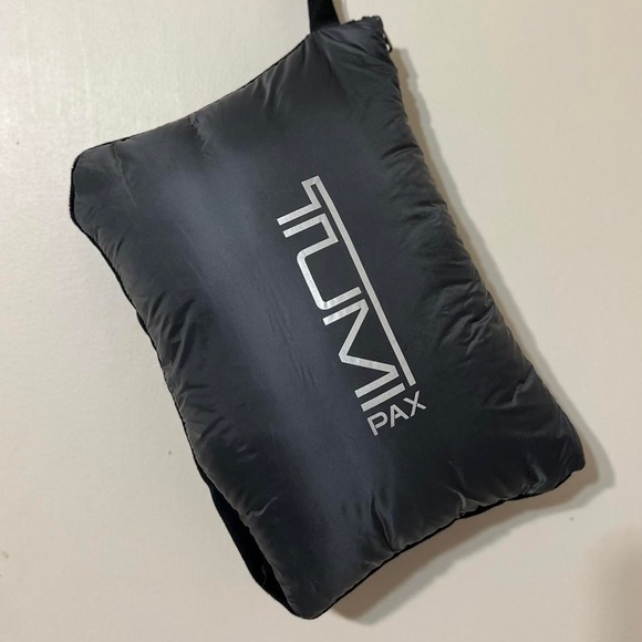 TUMIPAX Down Vest - Picture 4 of 4